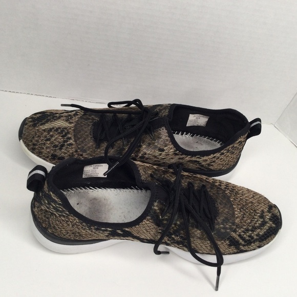 JESSICA Simpson Ja-Farrah‎ snake print sneakers. - Picture 6 of 9